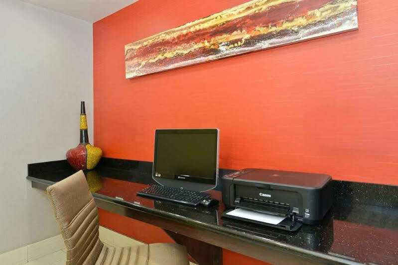 Best Western La Place Inn Zewnętrze zdjęcie